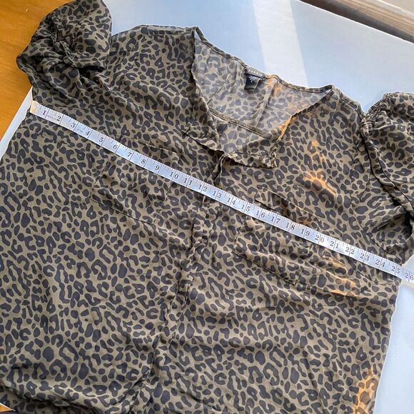 Torrid Animal Print Sheer Blouse Size 2 - Picture 5 of 6